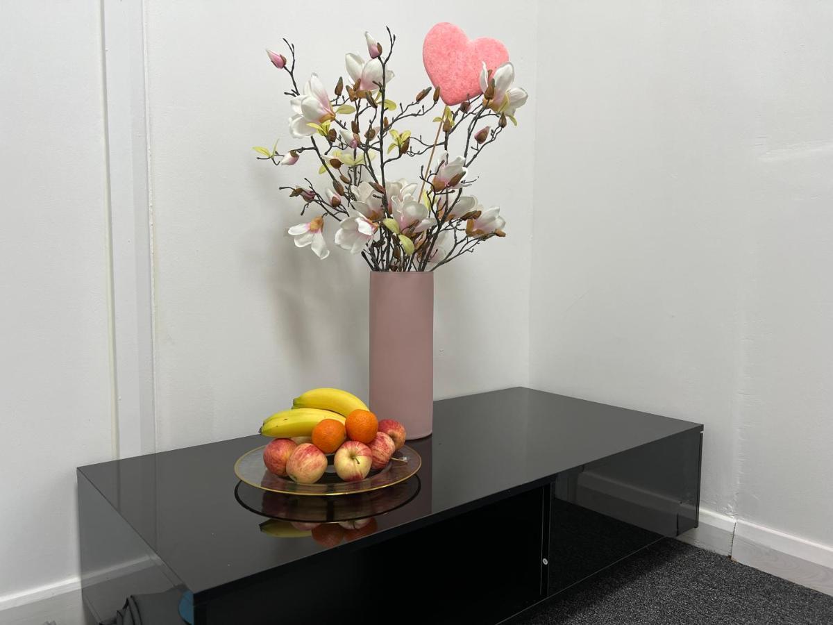 Mj Service - With Skyline View Close To Tube Station - Apartament
