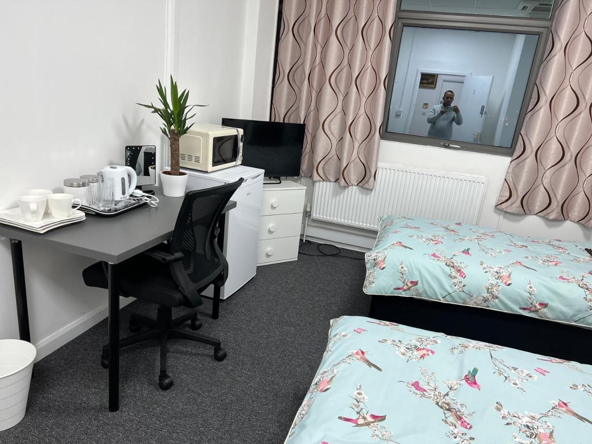 Mj Service - With Skyline View Close To Tube Station - Apartament