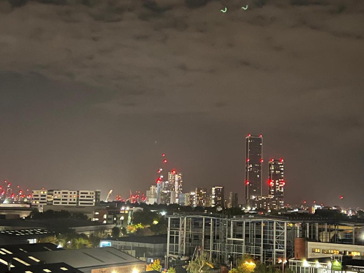 Apartament Mj Service - With Skyline View Close To Tube Station - Londra
